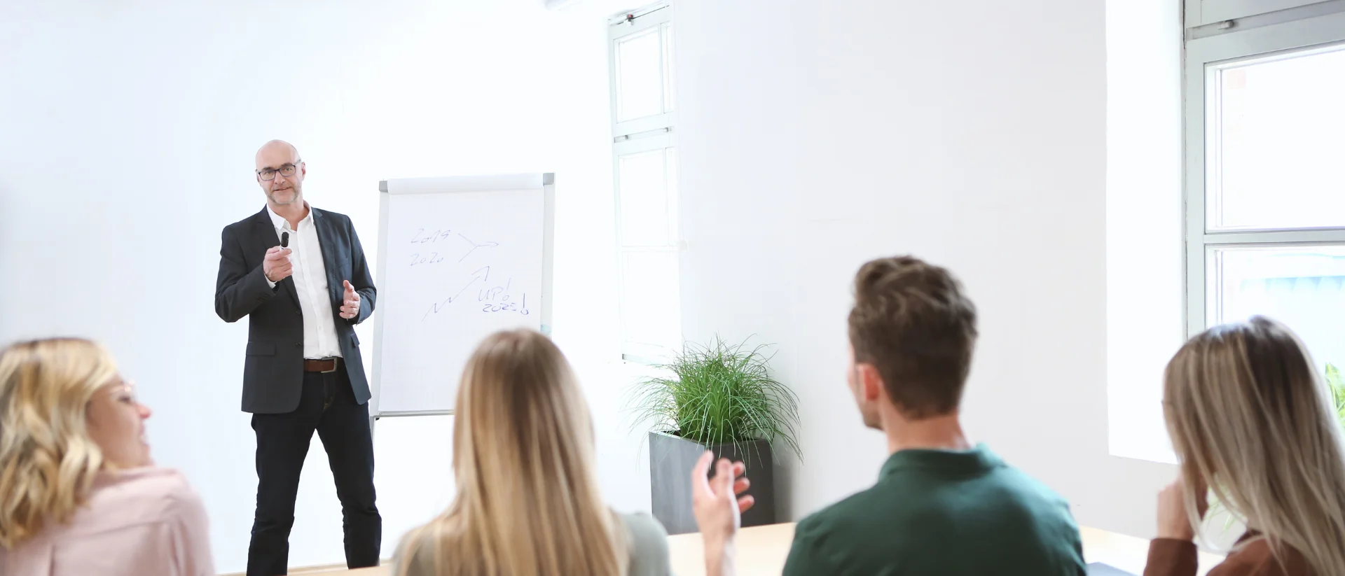 Training & Coaching Mit meinen Trainings stärken Sie Ihr Team und vermeiden Konflikte früh.